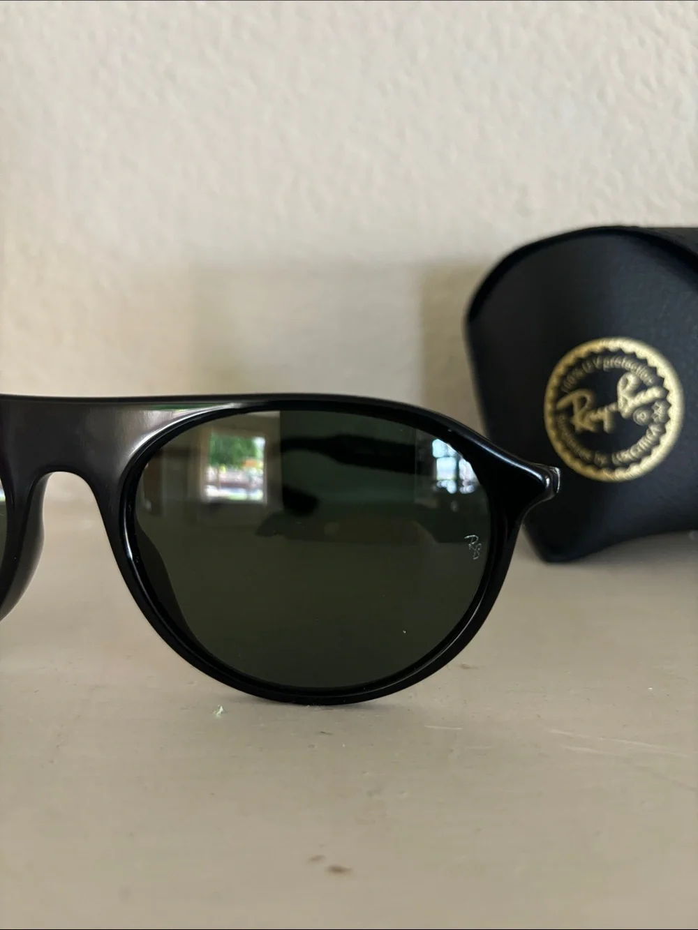 Ray-Ban Black Frames with Dark Green Lenses Sunglasses and Case